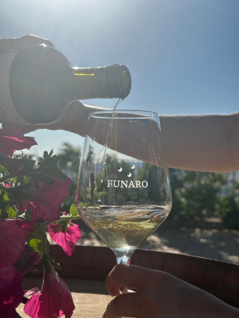 aperitivo al tramonto sicilia cantina funaro