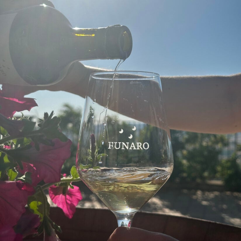 aperitivo al tramonto sicilia cantina funaro