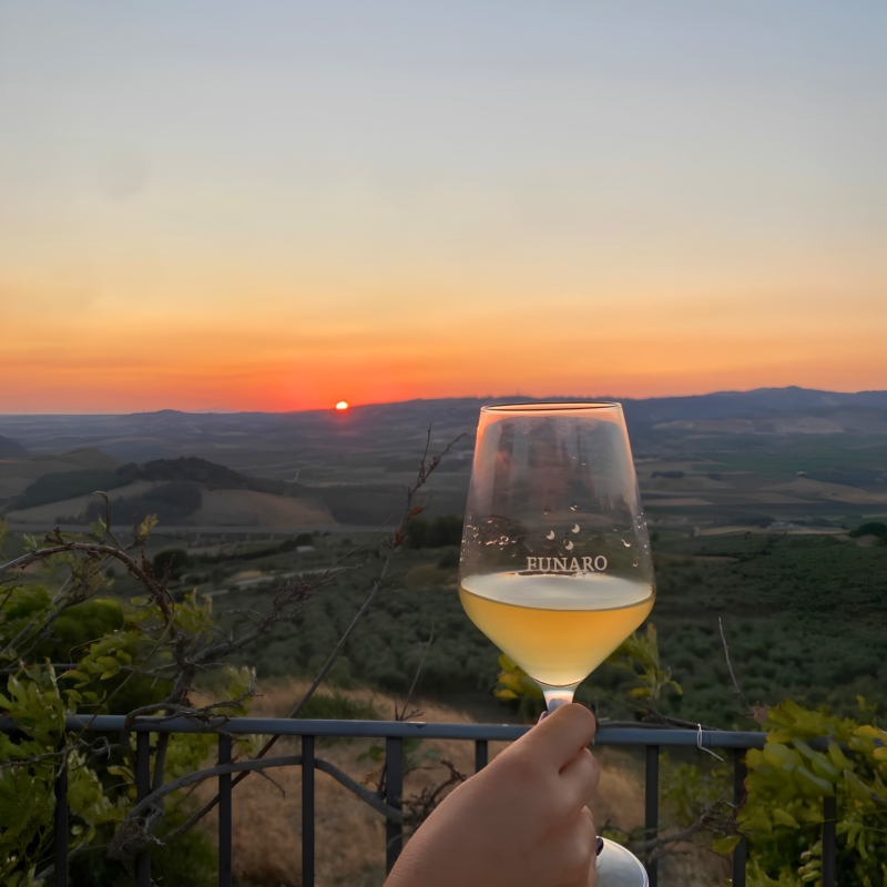 Aperitivo al tramonto cantina funaro estate 2026